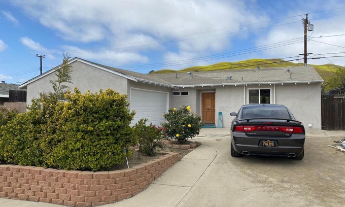 Ventura House | Master Bedroom w/ Private Bathroom (Must like dogs)