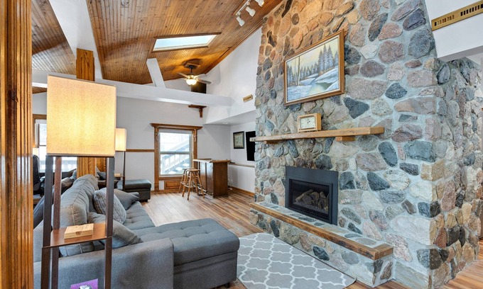 Smyrna House | Maston Lake Cottage:Pumpkin Spice & Everything Nice – Enjoy newly added Hot Tub