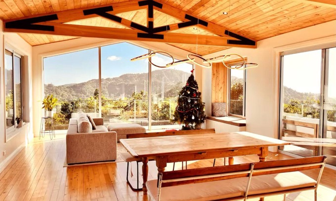 Whangaripo House | Matakana View- Treetop retreat in Matakana