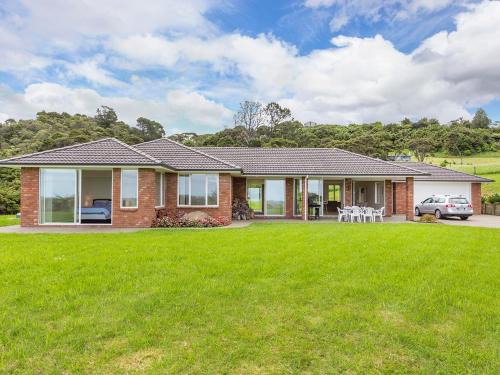 Matakana House | Matakana Views - Matakana Holiday Home