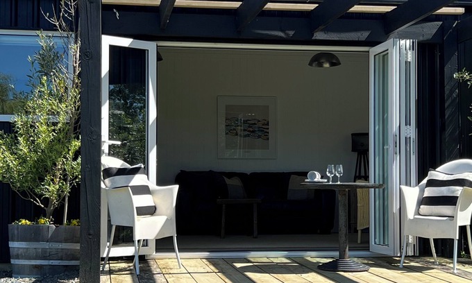 Matakana Apartment | Matakana Village Secluded Countryside Barn Stay