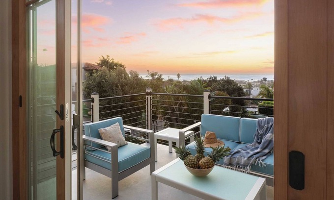 Ocean Beach House | Maven by Avantstay 5 Minutes to the Beach! Ocean Views & Spacious Design