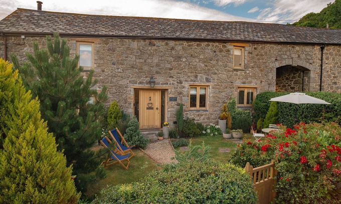 Lustleigh Cottage | MAY BLOSSOM BARN, family friendly, with open fire in Lustleigh