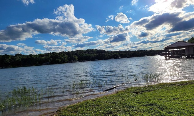 Smith County Cottage | Mayberry Lakeshore Cottage at Lake Palestine