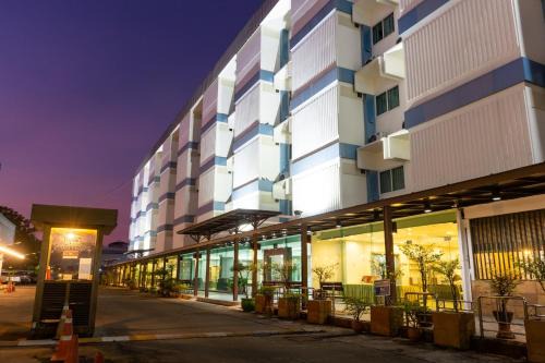 Nai Mueang Hotel | Mayflower Grand Hotel Korat