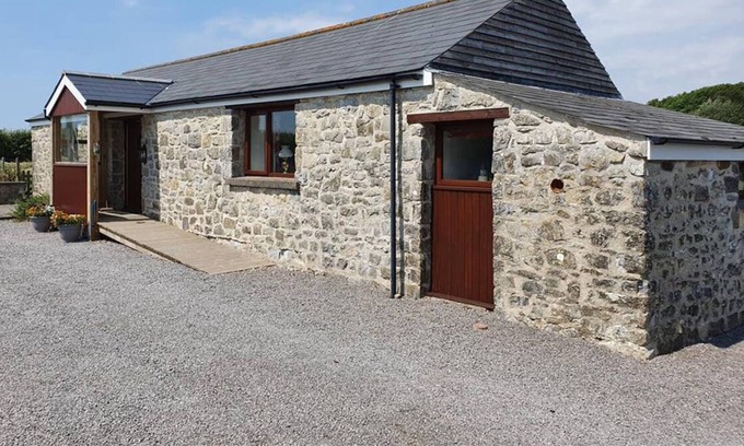 Cowbridge House | Maytree Cottage in Vale Of Glamorgan