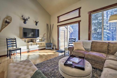 McCall Apartment | McCall Condo with Paddle Boards - Near Payette Lake
