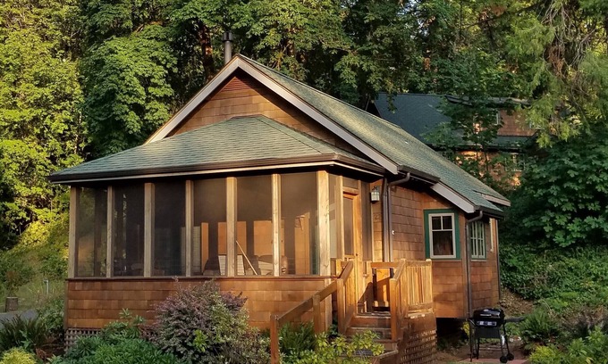 McKenzie Bridge Cabin | Mckenzie River Cabin at The Log Cabin Inn