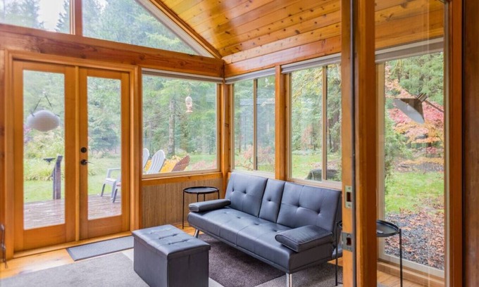 McKenzie Bridge Cabin | McKenzie River Secluded Luxury Cabin Retreat