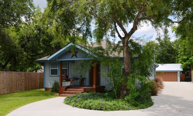 Willow Meadows/Willowbend Area House | Medical Center, 4BR House, Private Gated, Easy Access to all Parts of Town