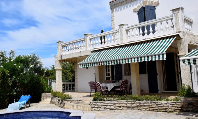 Pezenas Villa | Mediterranean-style Holiday Villa Rental with Private Pezenas Pool, South France