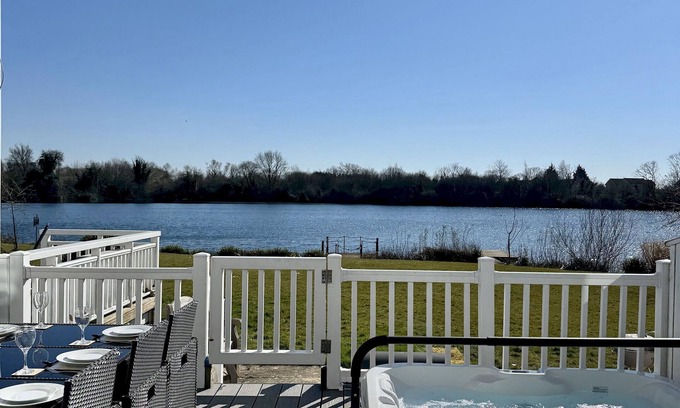 South Cerney Ski Chalet | Medway Hot Tub Lodge