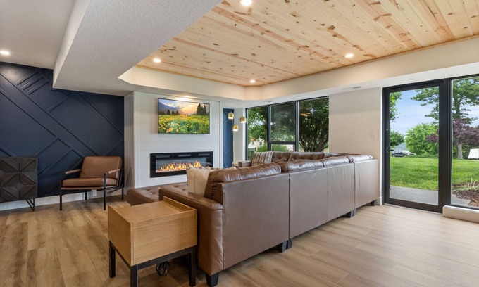 Lakeland Condo | "Meet Me at The Lake of The Ozarks"