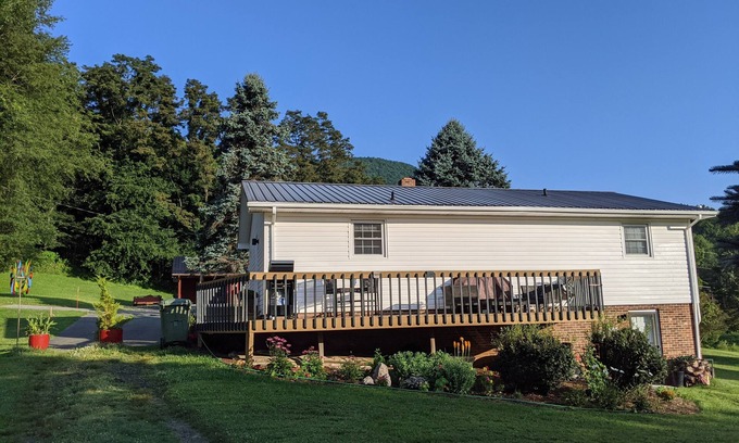 West Jefferson House | Mello Limoncello! Sunny Chillaxed Vibe Walk 2 DTWJ