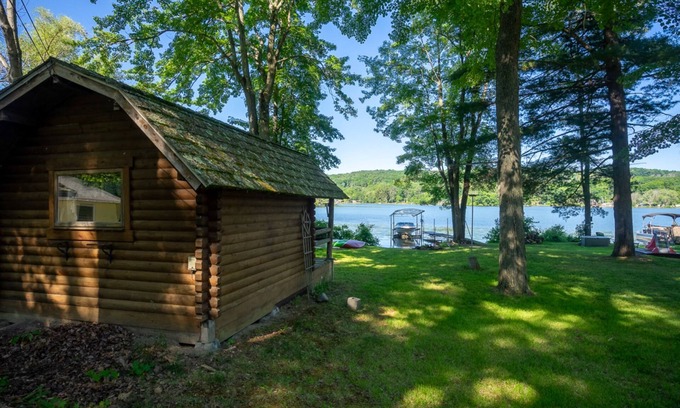 Bradford Cabin | Memory Island on Weller Island