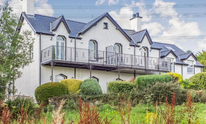 Brynrefail House | Menai View