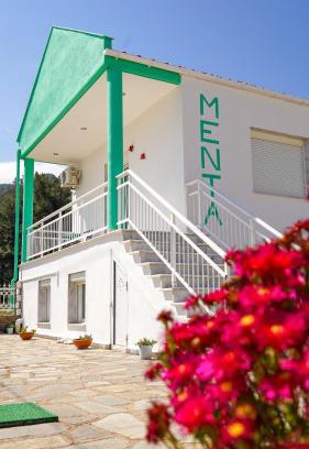 Chrisi Akti Apartment | Menta Studios