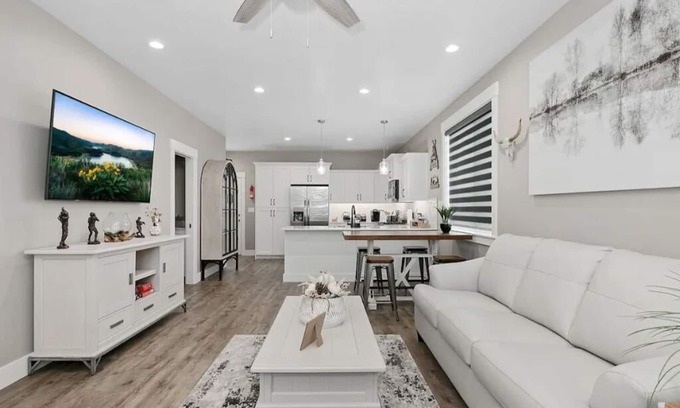 Meridian Condo | Meridians best, cozy and modern