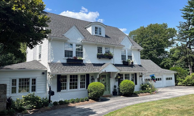 Haverford House | Merion Golf Course Stunner! Perfect for Fall College Visit!