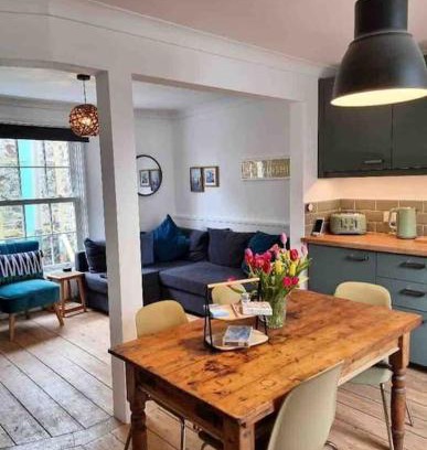 Teignmouth House | Mermaid Cottage Teignmouth by the beach SLEEPS 7