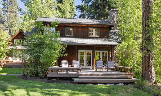 Camp Sherman Cabin | Metolius River Resort Cabin 1 Luxurious cabin on the Metolius River w/fireplace
