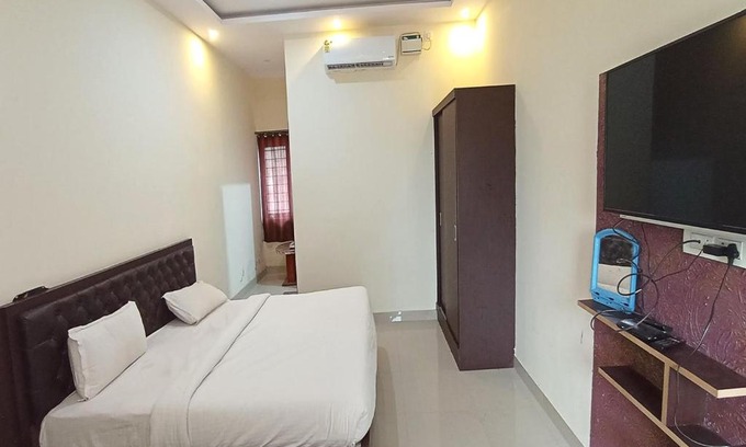 Lakshmishanagara Hotel | MG Residency