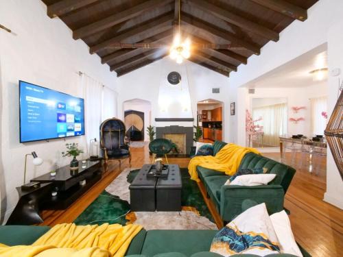 Midtown House | Miami Luxe 4BR 4BA with Pool, Hot Tub & Vibes