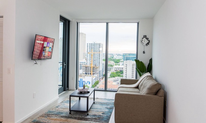 Overtown Condo | Miami's Best - Modern 2BR/2BA Condo, Infinity Pool, and Luxury Central Living