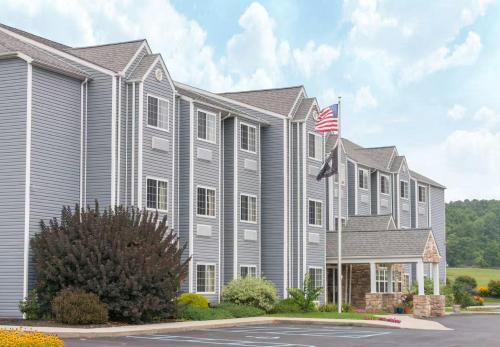 Hazelton Hotel | Microtel Inn & Suites by Wyndham Hazelton/Bruceton Mills