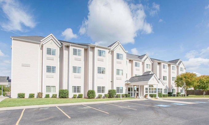 Rogers Hotel | Microtel Inn & Suites by Wyndham Rogers