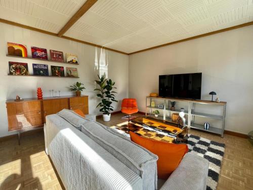 Faubourg Sud Apartment | Mid Century - 3 bedrooms - Parking - 6 people