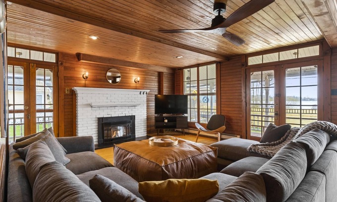 Oden Cottage | Mid Century Cottage with Crooked Lake Views!