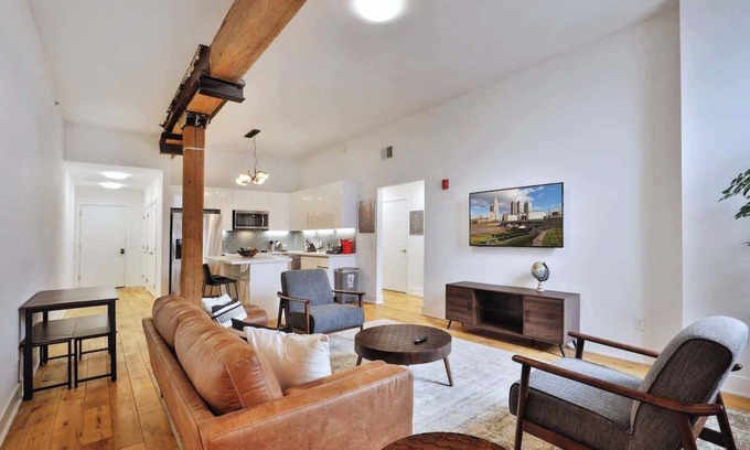 Downtown Columbus Apartment | Mid-Century Downtown Loft (Free Parking)
