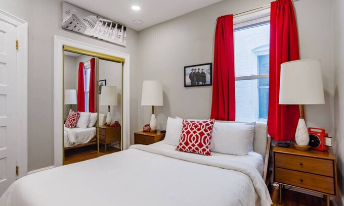 Truxton Circle Condo | Mid-Century Marvel Steps from Restaurants and Bars