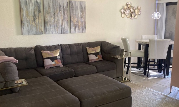 Palm Springs Condo | Mid-Century Meets Glam Condo-1 Bed & 1.5 Bath-Pull-Out Couch-Monthly & Seasonal