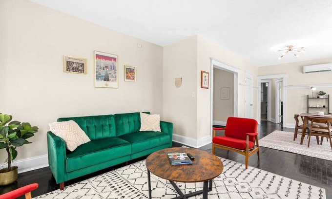 Brush Park Apartment | Mid Century Modern 1 Bedroom Apt w Mesh WiFi