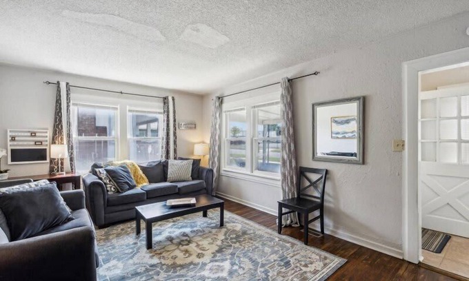 Tulsa Apartment | Mid-Century Modern 2BR Duplex |TU & expo.