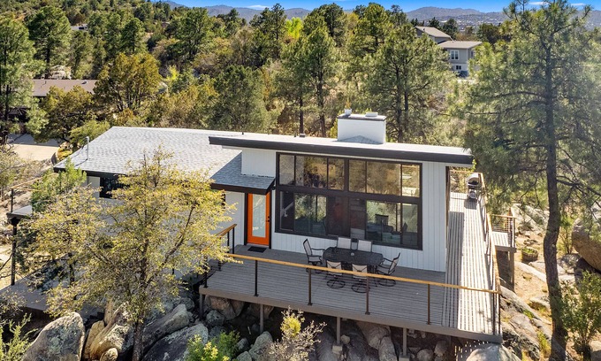 Prescott House | Mid Century Modern home in the boulders. Amazing views. 1.4 miles from downtown.