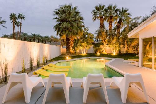 Indian Wells House | Mid Century Modern With Amazing Mountain View (E-Scooters Included)