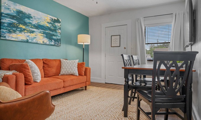Mobile Apartment | Mid Century Remodeled Suite in Midtown – 20A