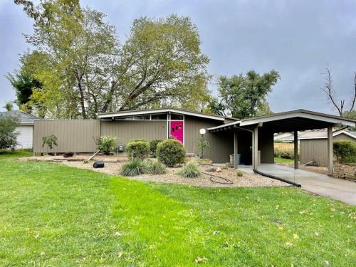 Cedar Rapids - Iowa City House | Mid-Century Style And Class In Quiet NE Location