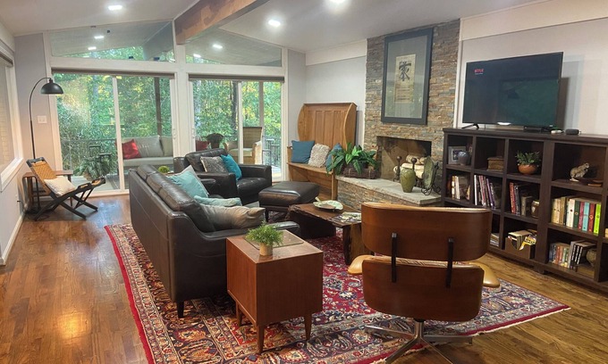 Hillsdale House | Mid-Mod Amazing! 2.9mi to UA. Chef’s Kitchen. Views to Private Yard & Fire Pit