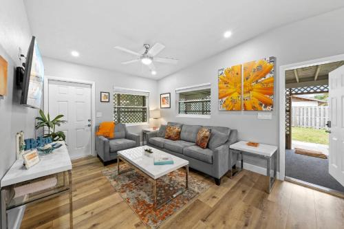 Cocoa Beach Apartment | Midtown Cottage - In the heart of Cocoa Beach