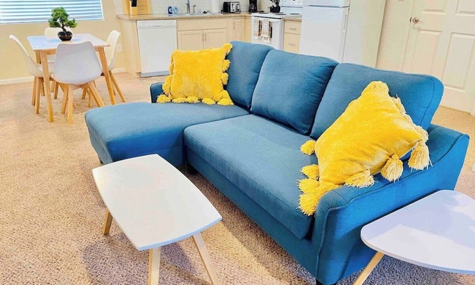 Old Southwest House | Midtown Townhouse 3TVs Fast WiFi 2 Baths Sleeps 6