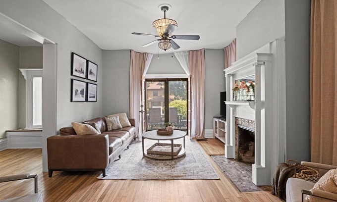 North Hyde Park Apartment | Midtown Victorian Lower- Historic 2BR in Hyde Park