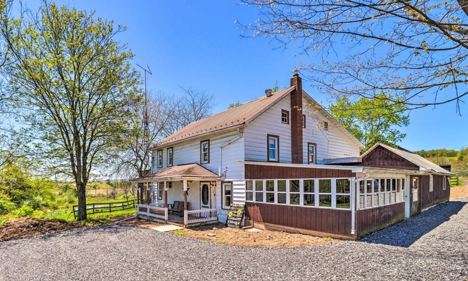 Mifflinburg House | Mifflinburg Farmhouse w/Deck: Family Friendly!