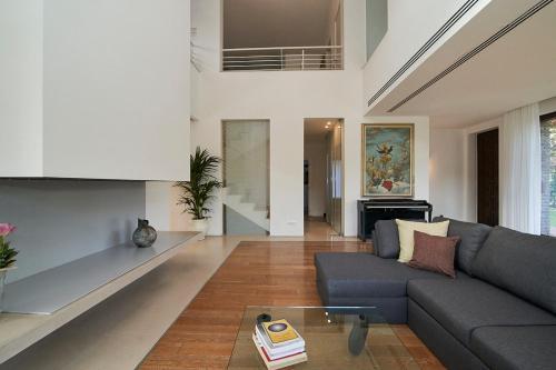 Barlassina Villa | [Milan-Como Lake-Rho Fiera] Luxury Design Villa