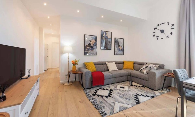 Ponte Seveso Condo | Milano Centrale Luxury Apartment (WiFi-AC)