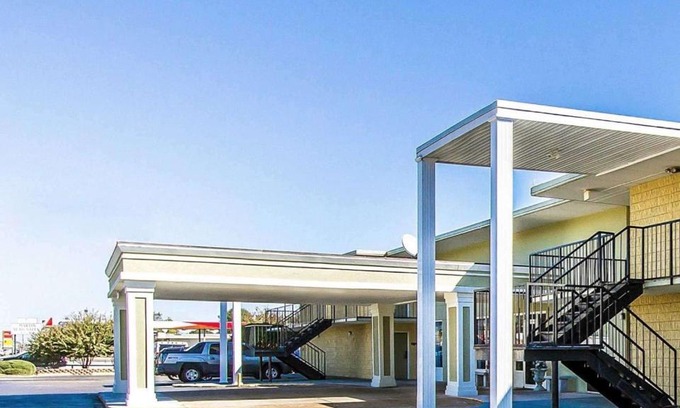 Millington Hotel | Mill Tree Inn Millington