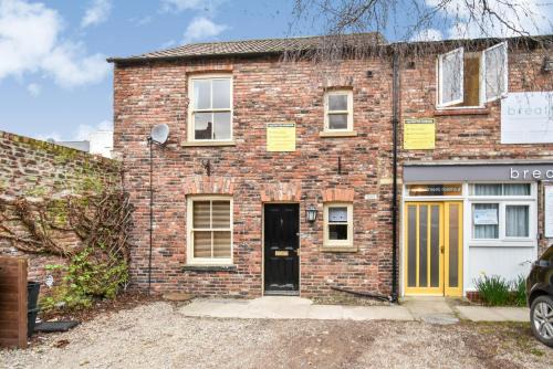 York House | Millers Cottage with Free Allocated Parking